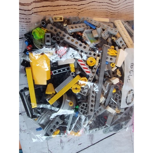 LEGO TECHNIC Bulk Lot Assorted Pieces Parts Bricks Pins Liftarms Axles 1.6 Pound - Picture 2 of 5